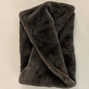 NWOT Plush Loop Neck Scarf